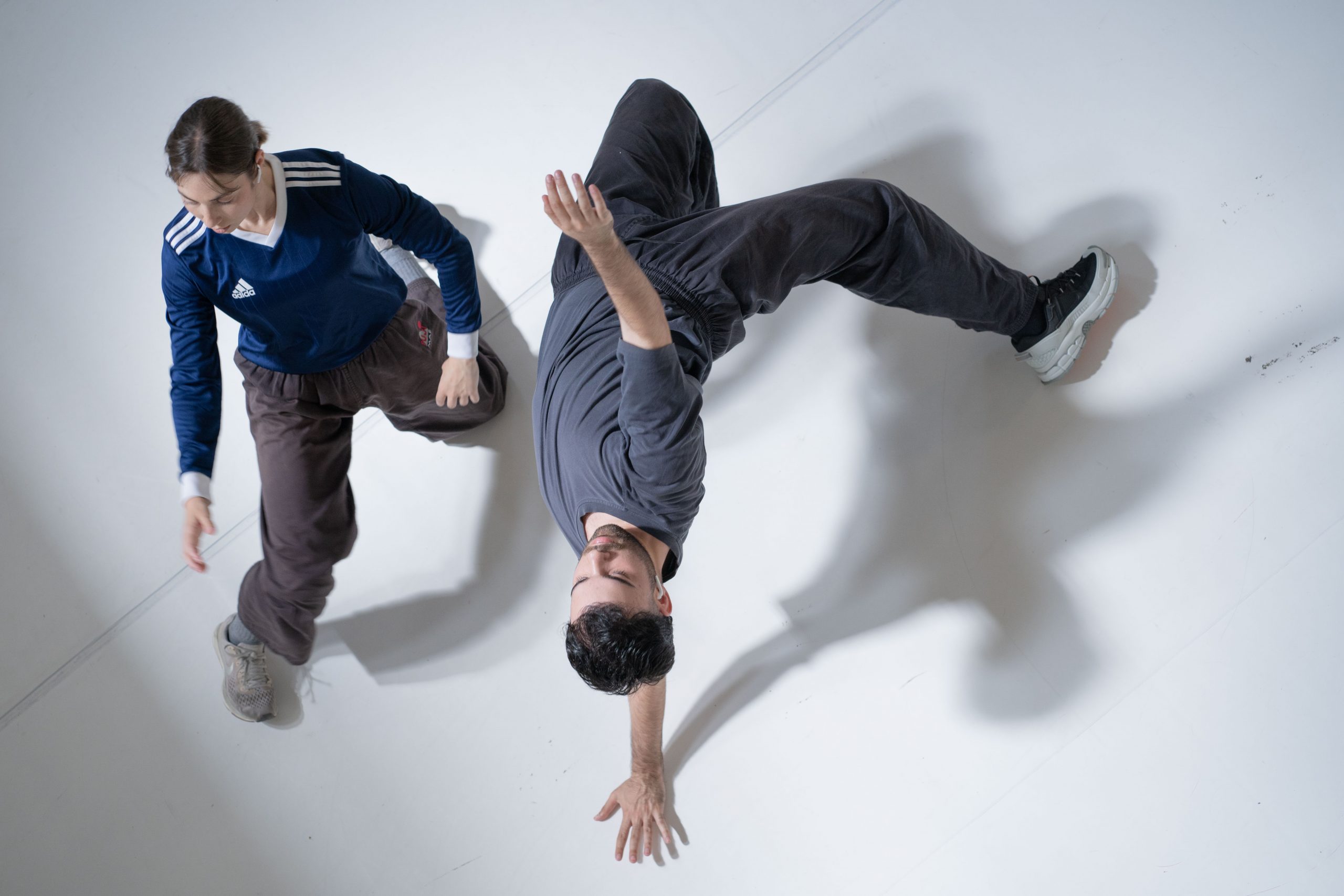 MAURICIO PÉREZ FAYOS - Coreografías Virtuales: Tiktok y movimiento(s) futuro(s)